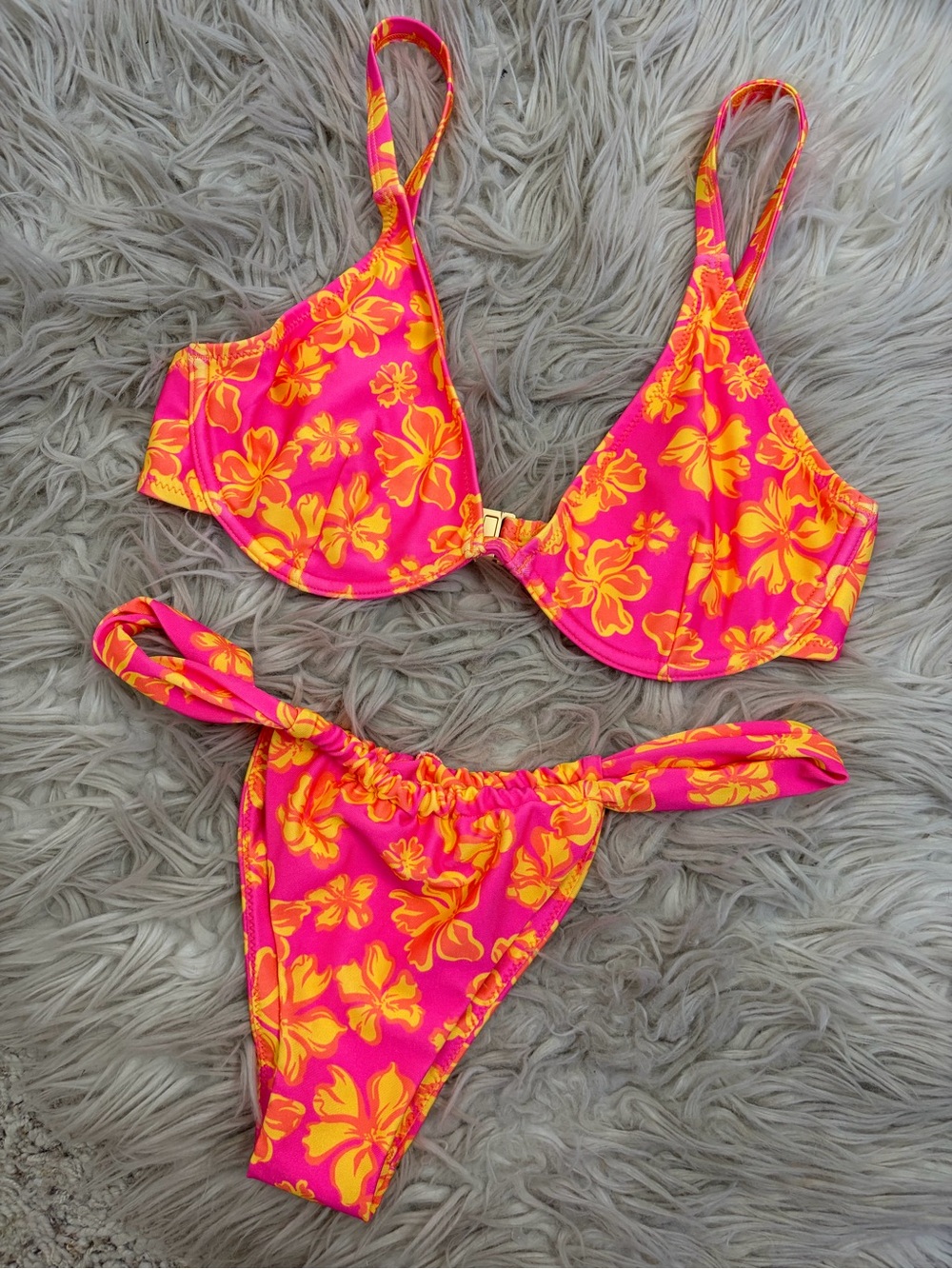 Kulani Kinis Pitaya Maya Pink Orange Floral Bikini Set, Size M - Picture 1 of 5